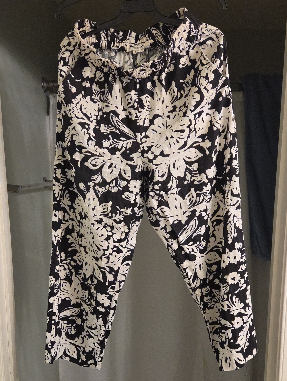 Women’s Black & White Linen Bend Pants